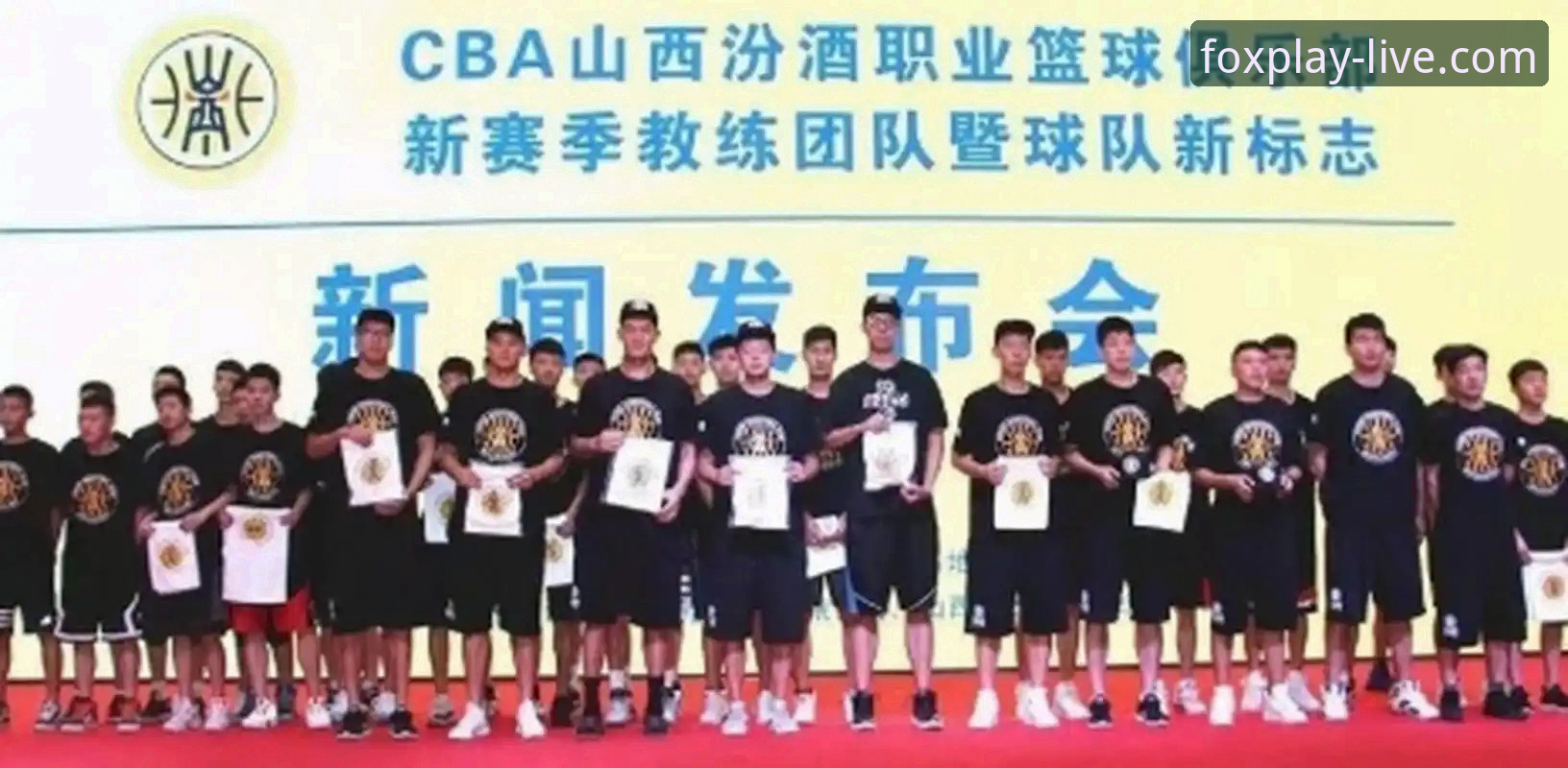 CBA季后赛山西2-0横扫青岛晋级八强，潘江复出引领团队篮球新趋势解读